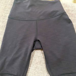 Lululemon lightweight stretch material size to high waisted biker shorts